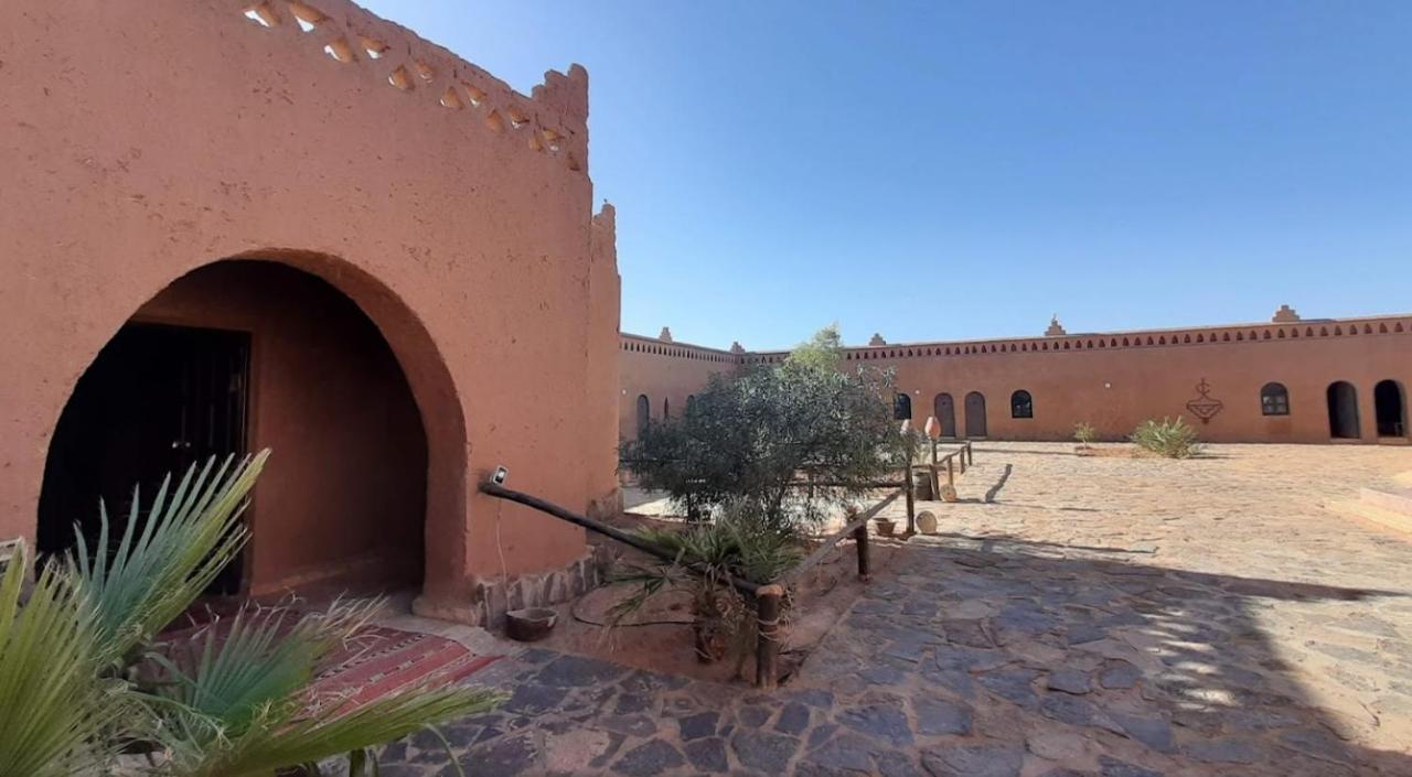 Auberge Dinosaur Sahara Maroc Tafraoute Sidi Ali Bagian luar foto