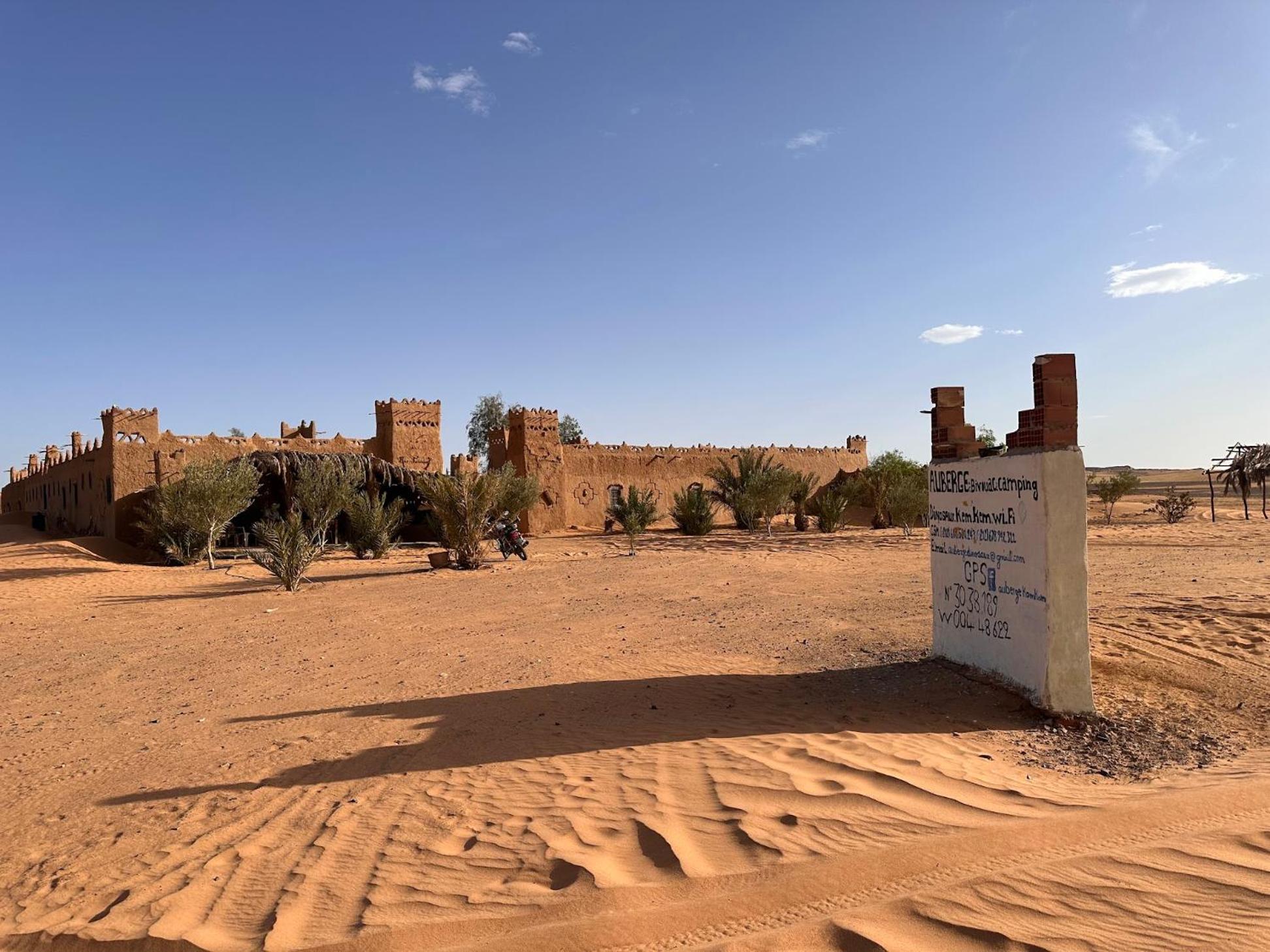 Auberge Dinosaur Sahara Maroc Tafraoute Sidi Ali Bagian luar foto